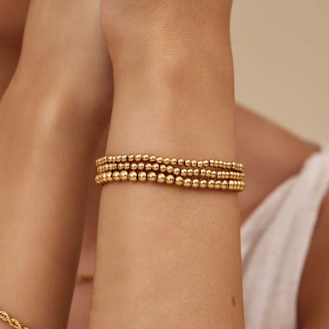 433 Conjunto de Pulseiras com Esferas Douradas