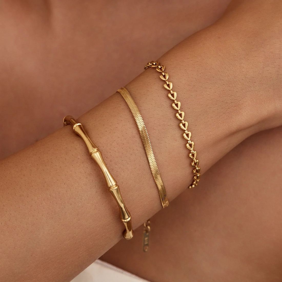 Pulseira Rígida Dourada de Bambu