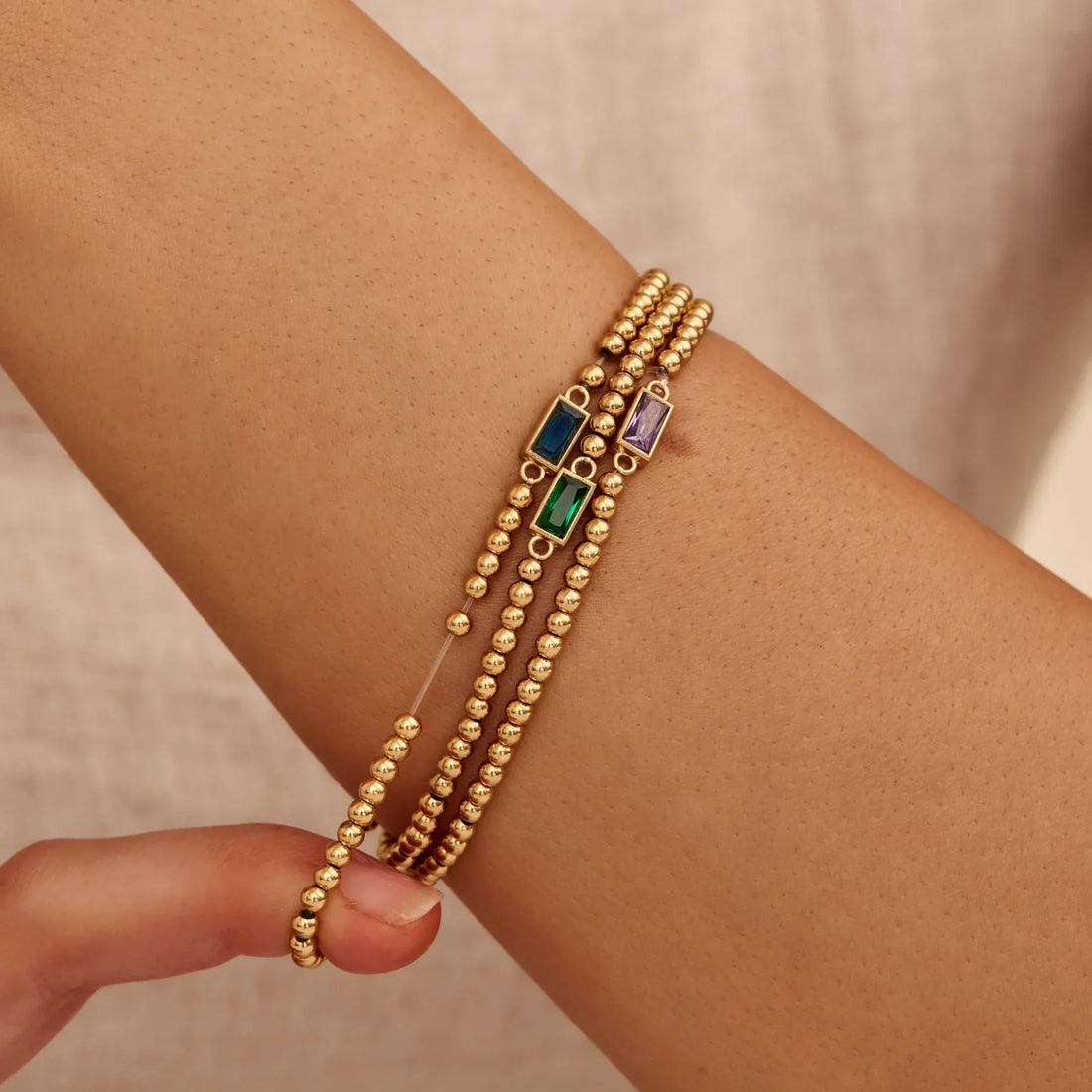 Pulseira de Contas Douradas com Pedra de Nascimento