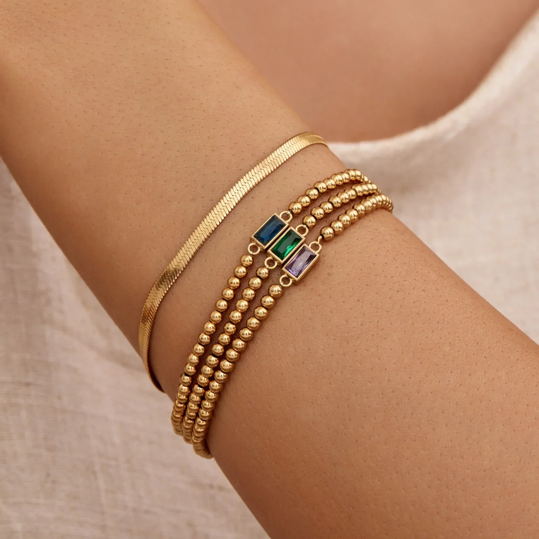 Pulseira de Contas Douradas com Pedra de Nascimento