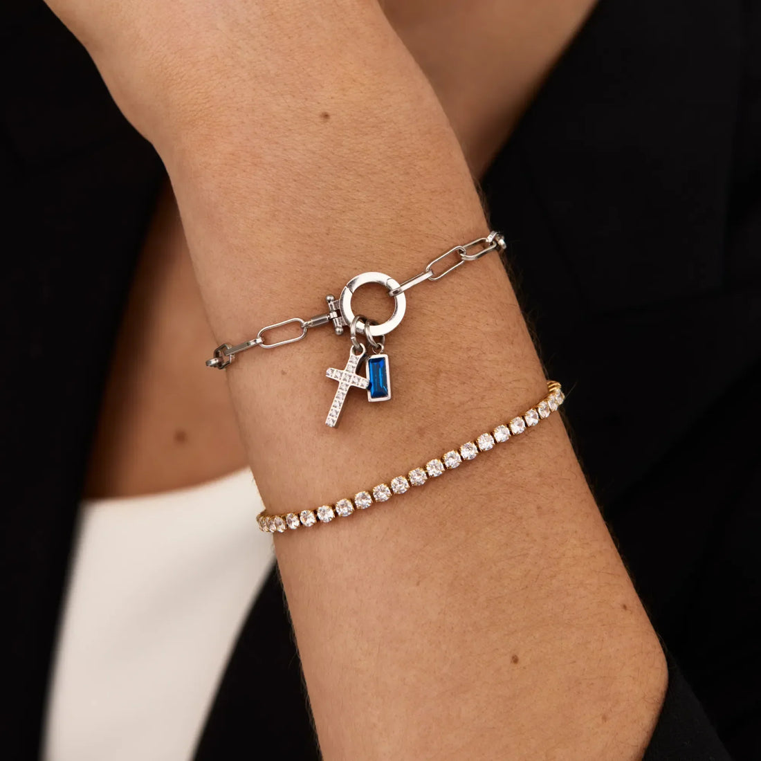 Pulseira Berloque Cruz com Pedra de Nascimento Paperclip