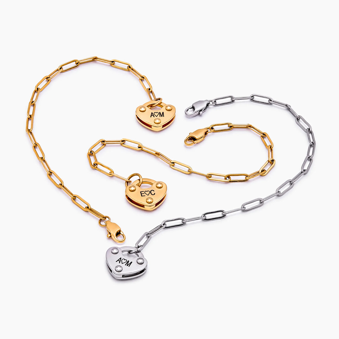 Pulseira com Berloque Cadeado de Coração e Inicial