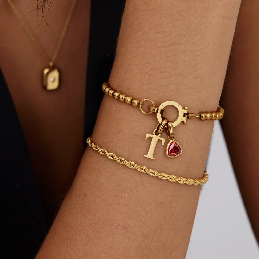 Pulseira de Berloque com Pedra de Nascimento e Inicial