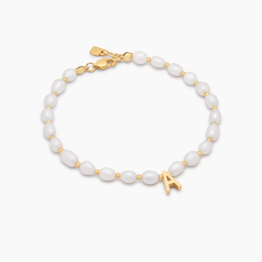 Pulseira de Pérolas com Berloque de Inicial