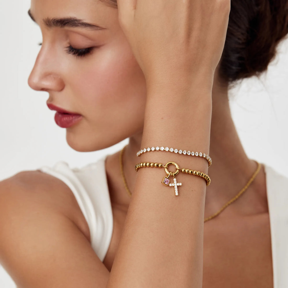 Pulseira de Contas com Cruz e Pedra de Nascimento