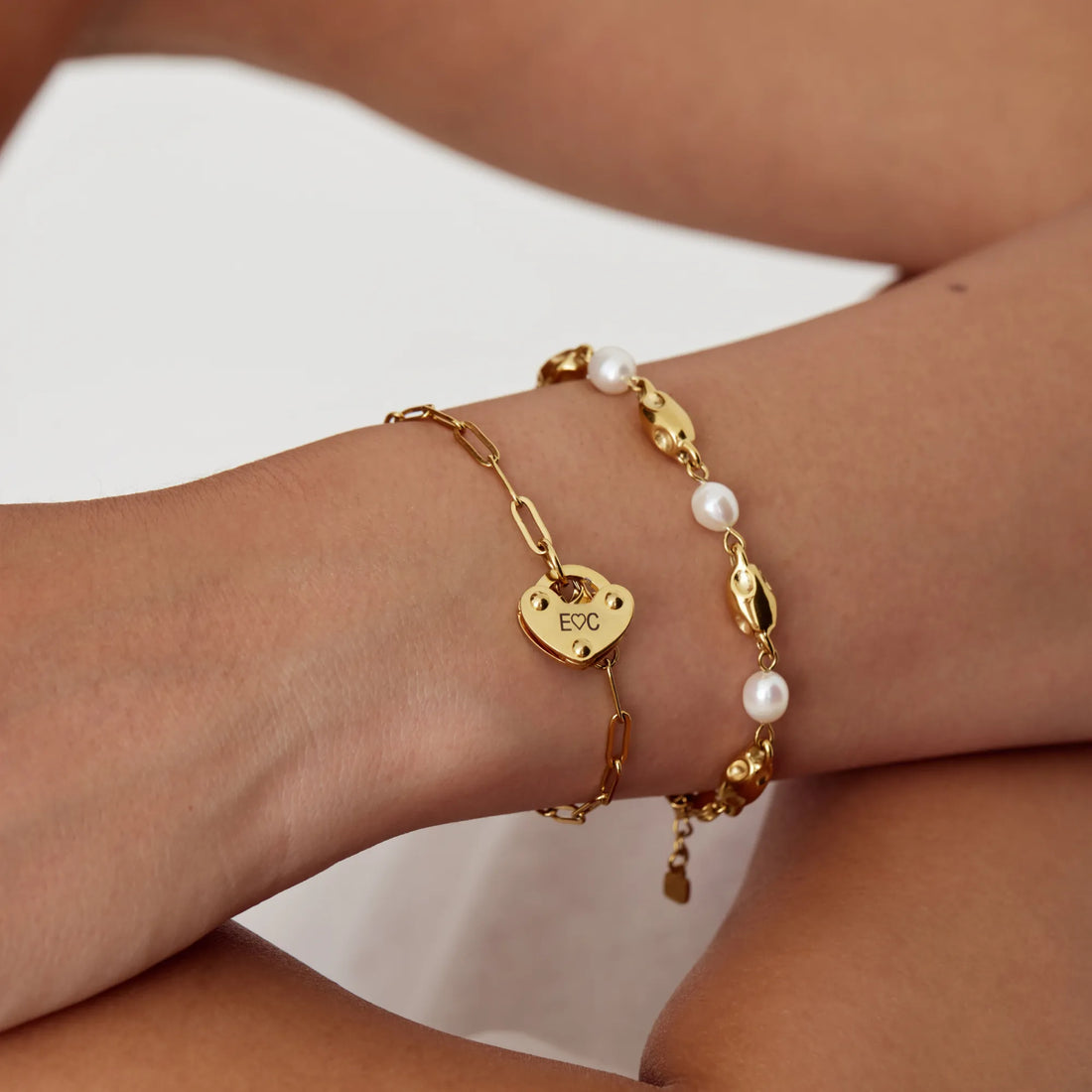 Pulseira com Berloque Cadeado de Coração e Inicial