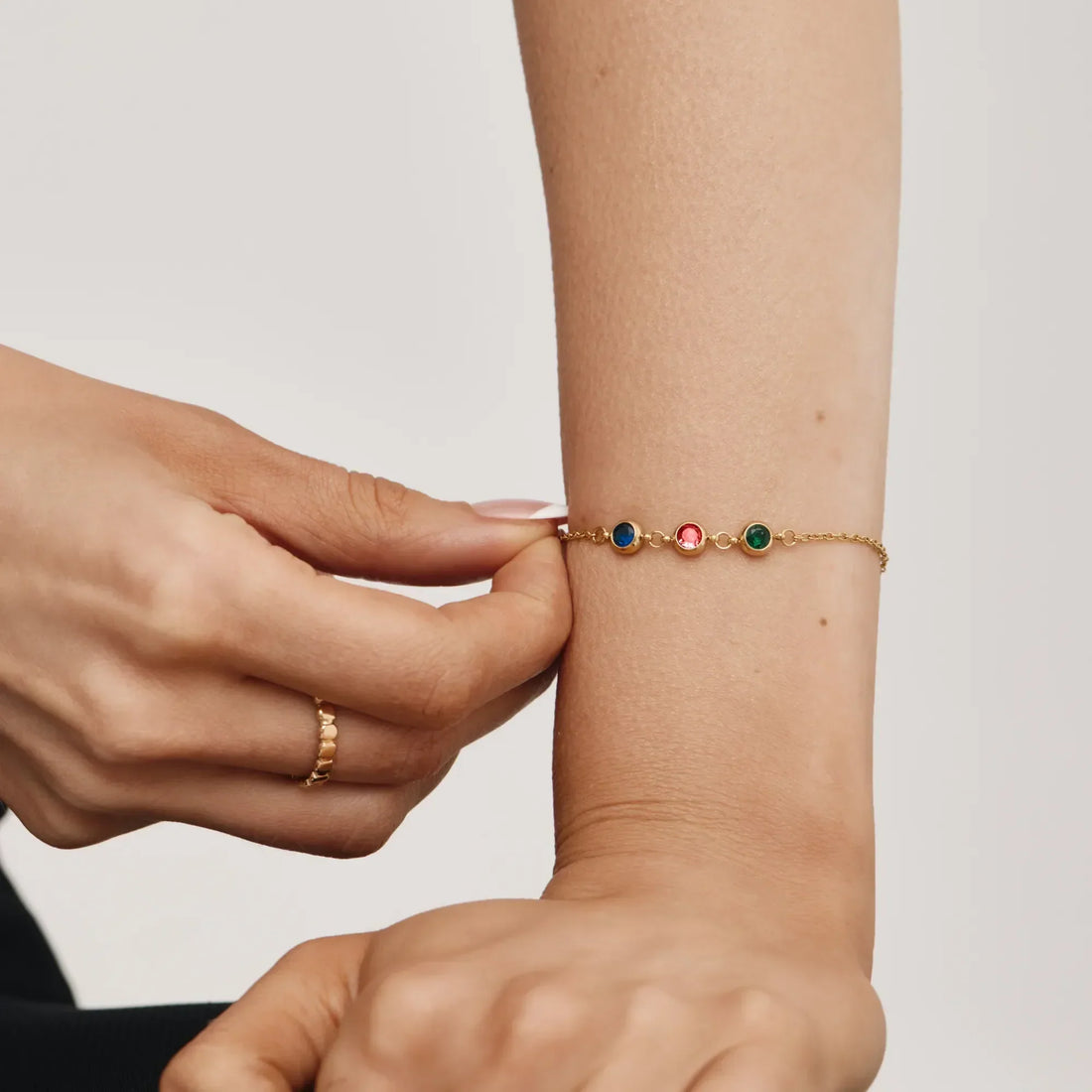 Pulseira Personalizada com Múltiplas Pedras de Nascimento