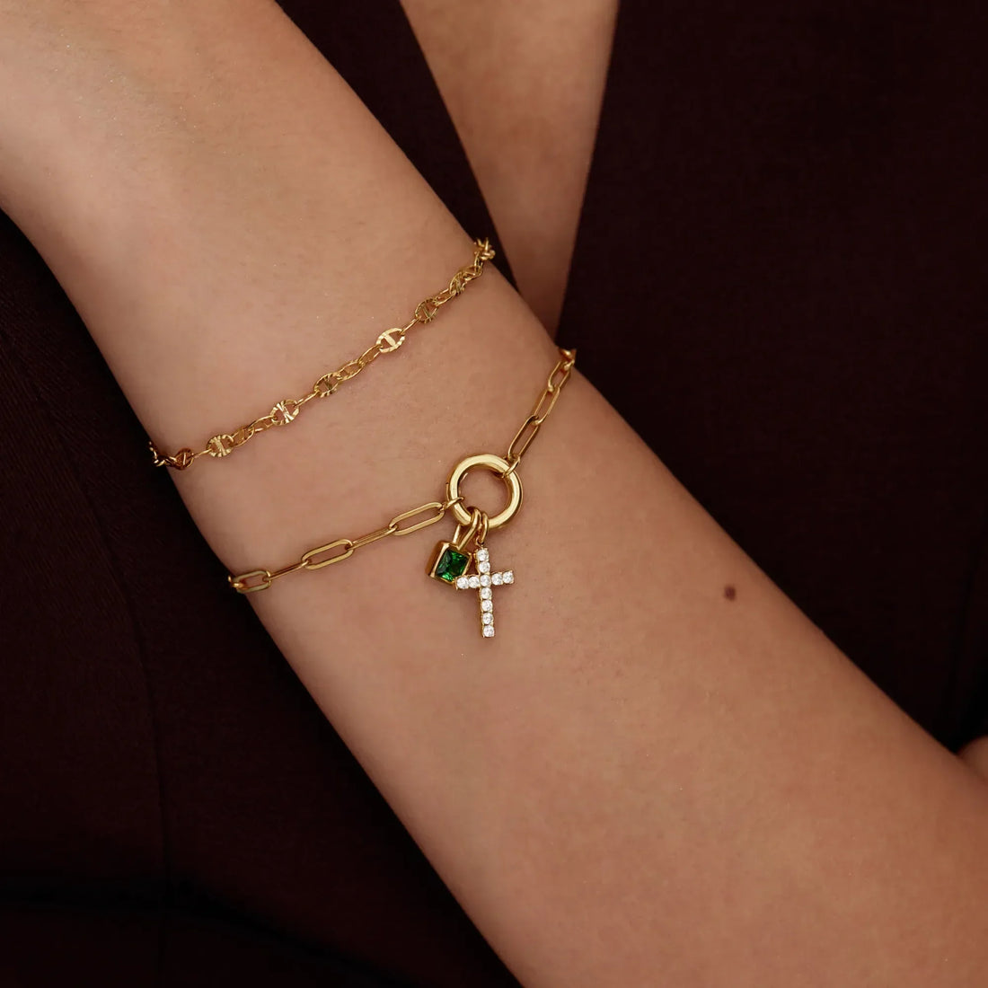 Pulseira Berloque Corrente Paperclip com Cruz