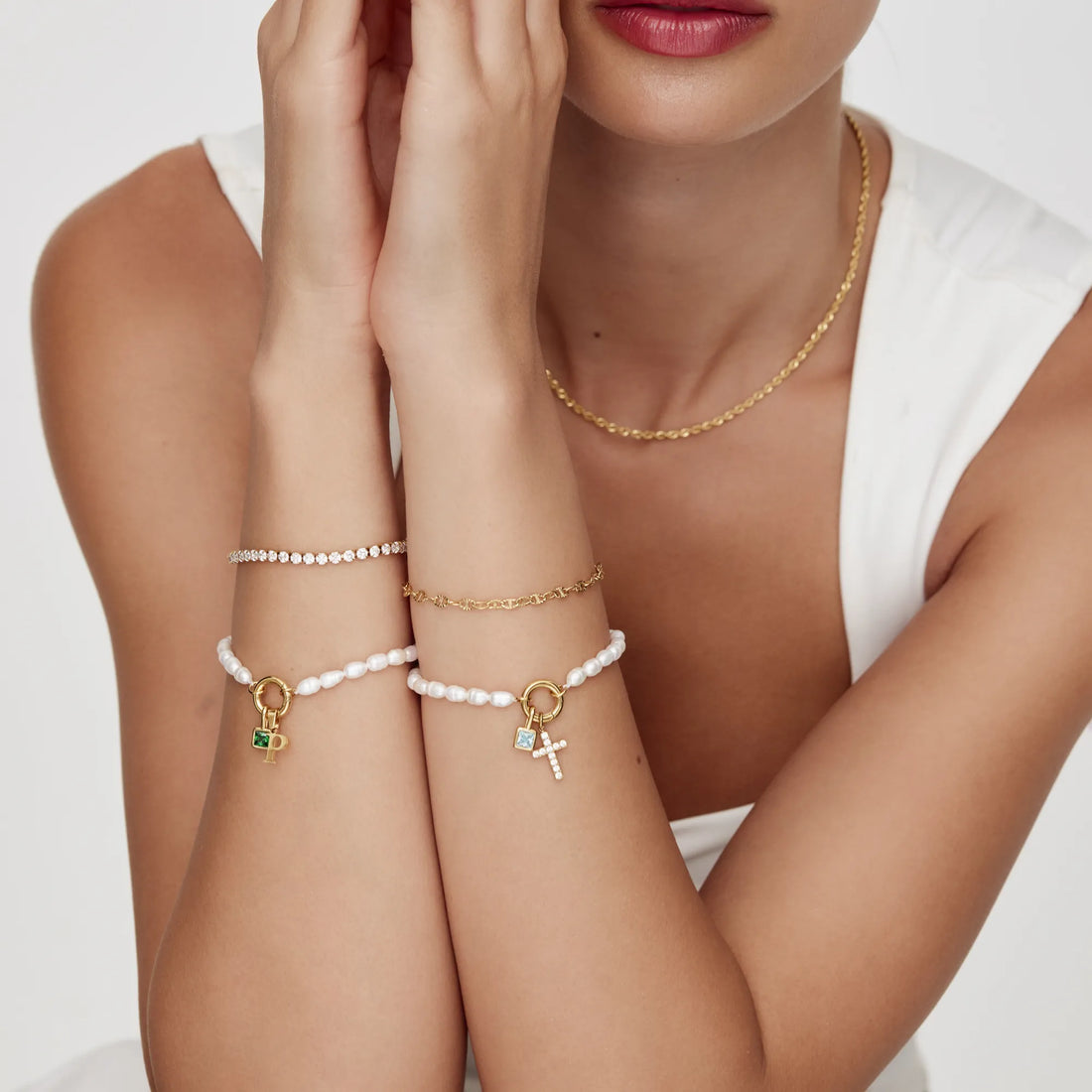 Pulseira de Pérola com Inicial e Pedra de Nascimento