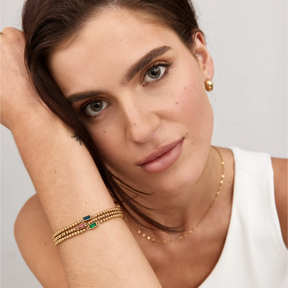 Pulseira de Contas Douradas com Pedra de Nascimento